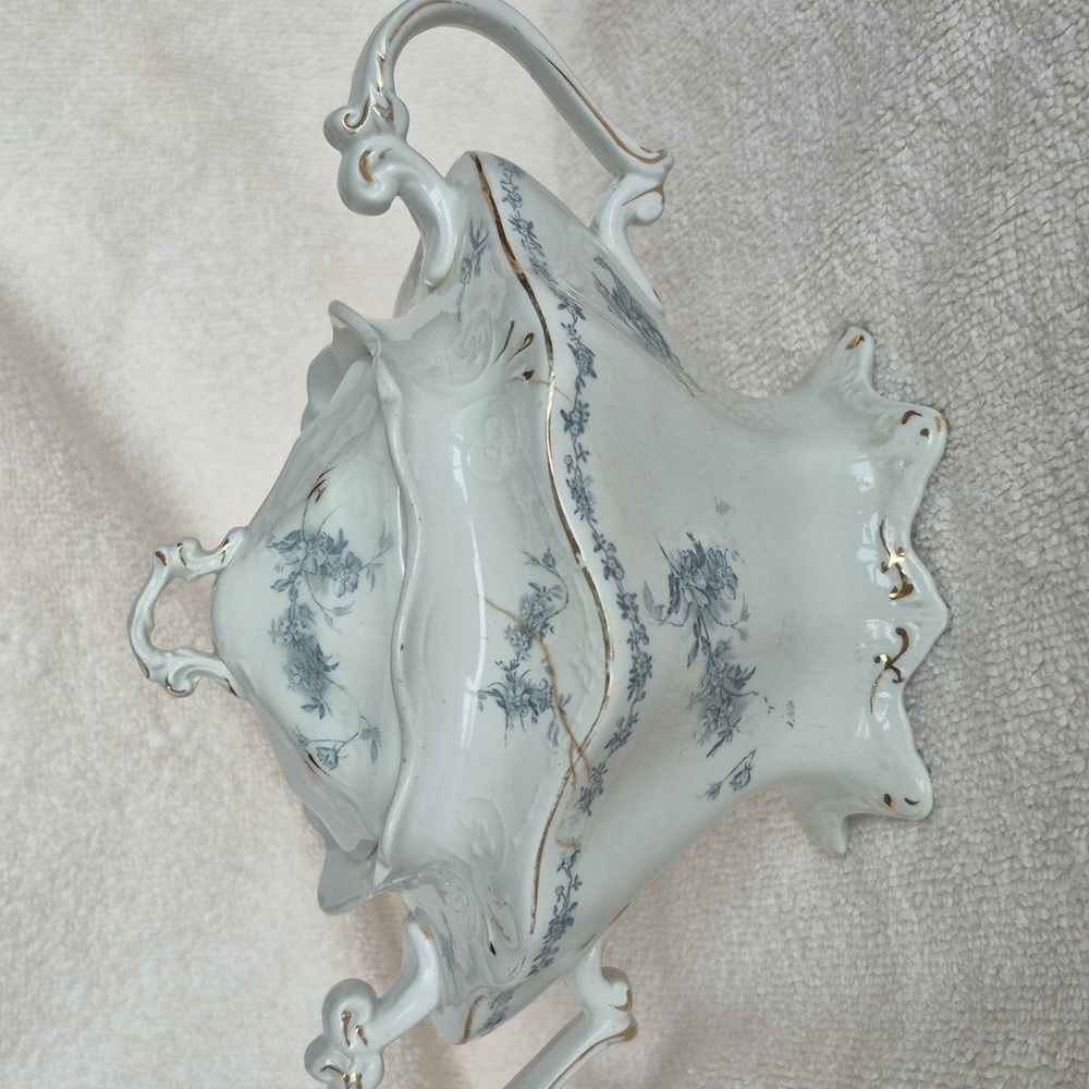 Vintage W.H. GRINDLEY. Chatsworth Pattern Sugar Bowl.
